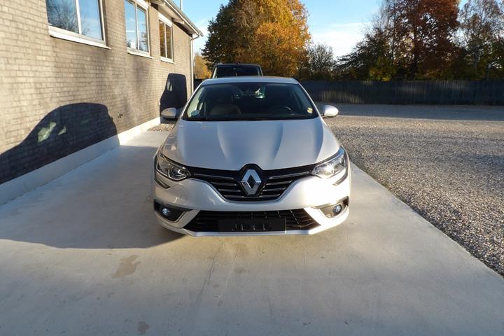 Sølv Renault Megane IV fra 2016