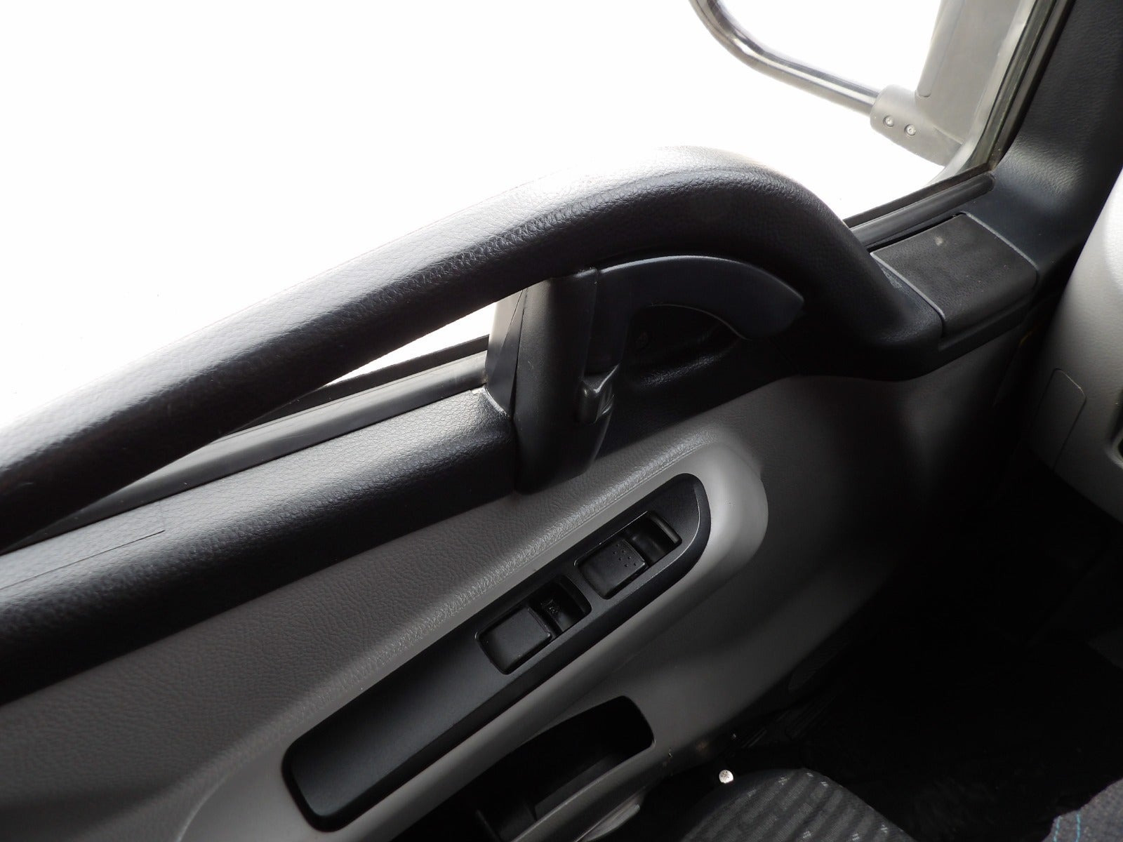 Hvid Mitsubishi Fuso Canter fra 2017