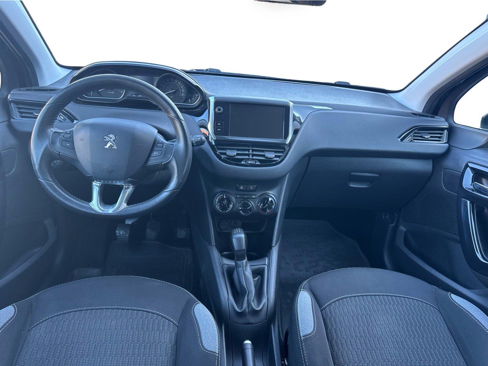 Sort Peugeot 208 fra 2016