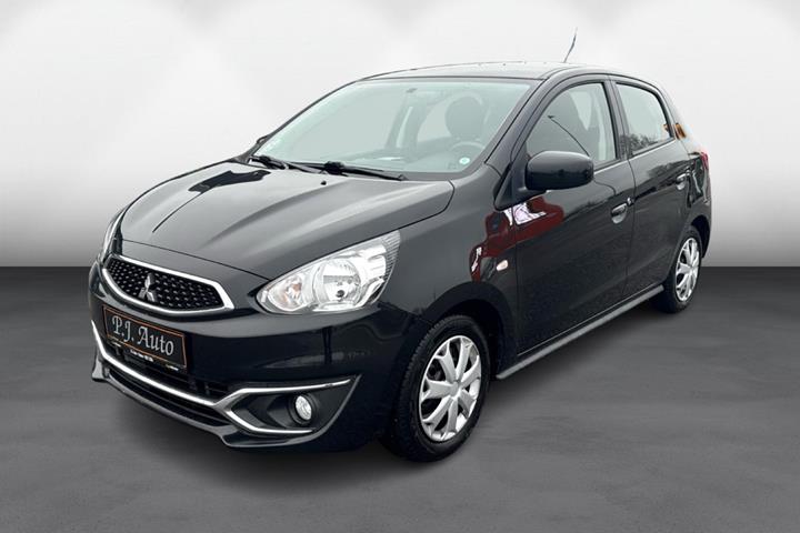 Sort Mitsubishi Space Star fra 2020 set udefra