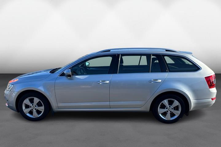 Sølv Skoda Octavia fra 2017