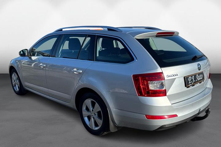 Sølv Skoda Octavia fra 2017