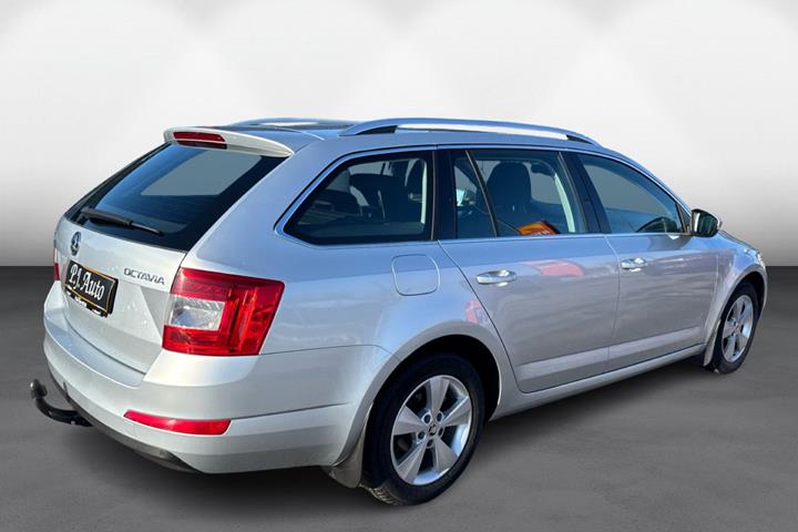Sølv Skoda Octavia fra 2017