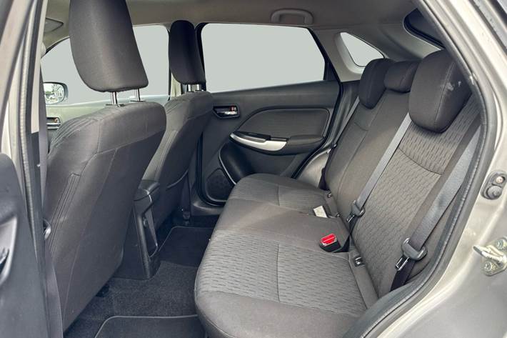 Grå Suzuki Baleno fra 2018
