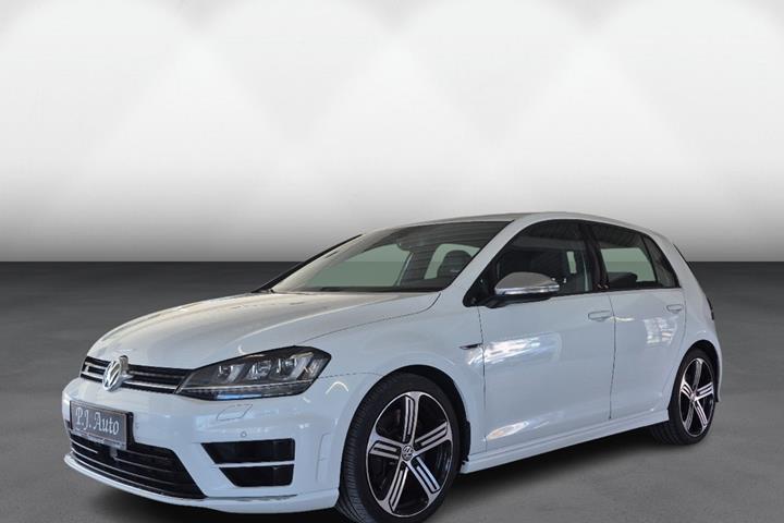 Hvid VW Golf VII fra 2015 set udefra