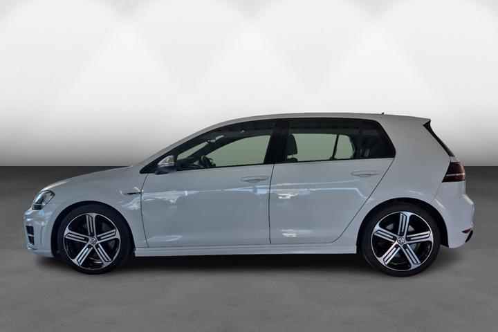 Hvid VW Golf VII fra 2015