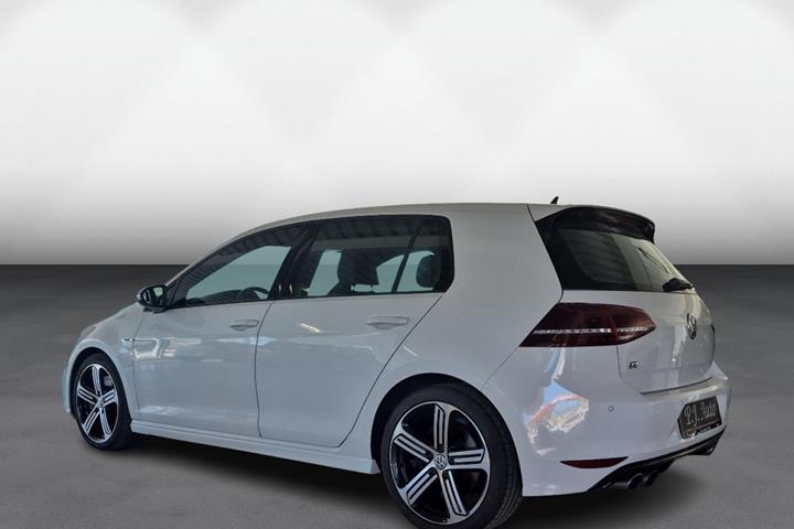 Hvid VW Golf VII fra 2015