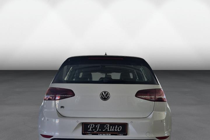 Hvid VW Golf VII fra 2015