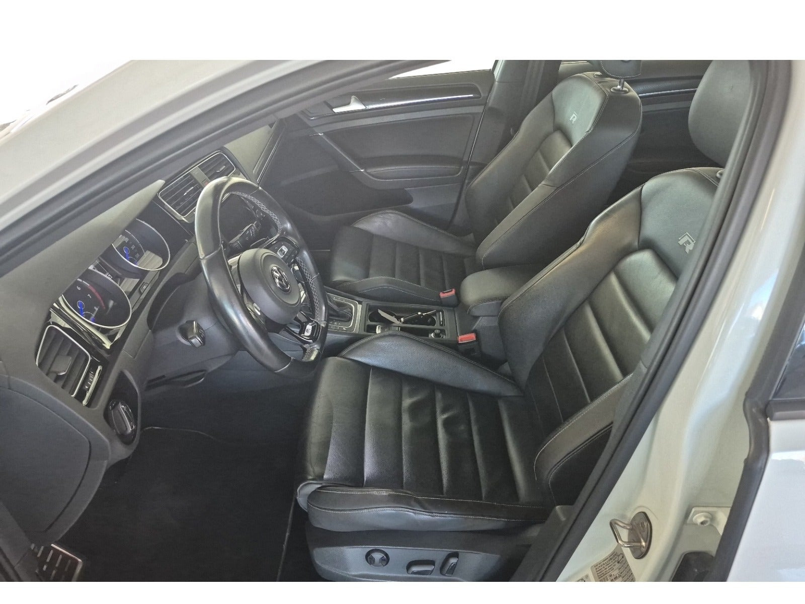 Hvid VW Golf VII fra 2015
