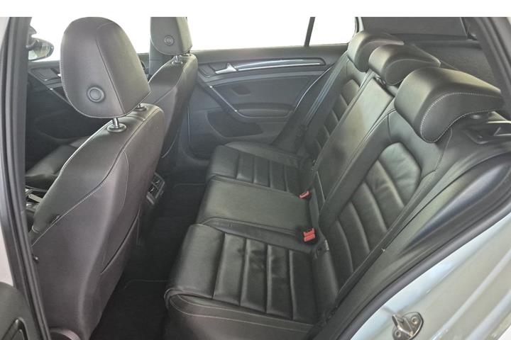 Hvid VW Golf VII fra 2015