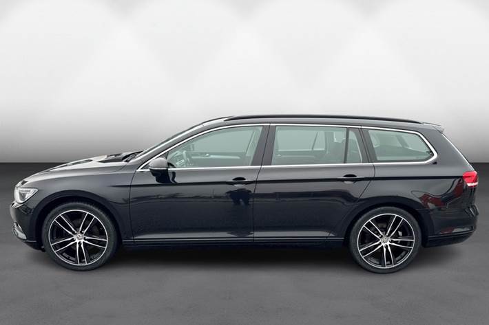 Sort VW Passat fra 2017