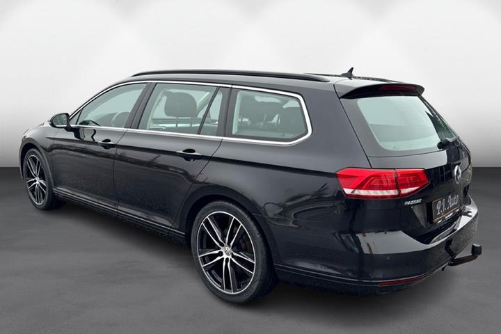 Sort VW Passat fra 2017
