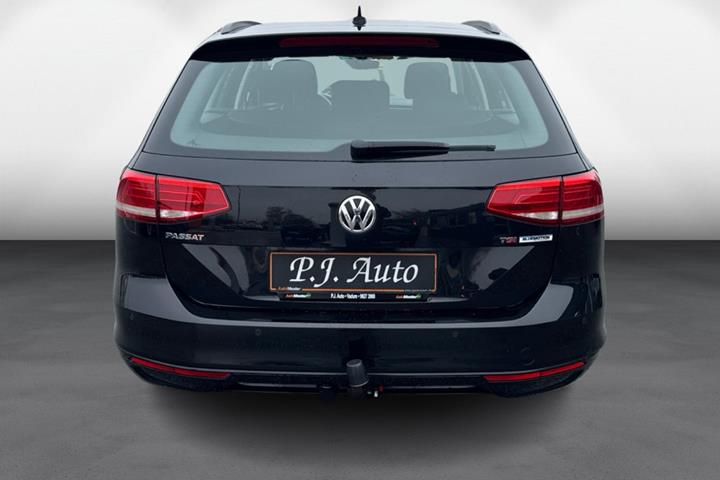 Sort VW Passat fra 2017