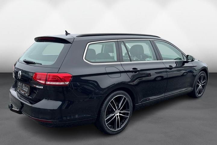 Sort VW Passat fra 2017