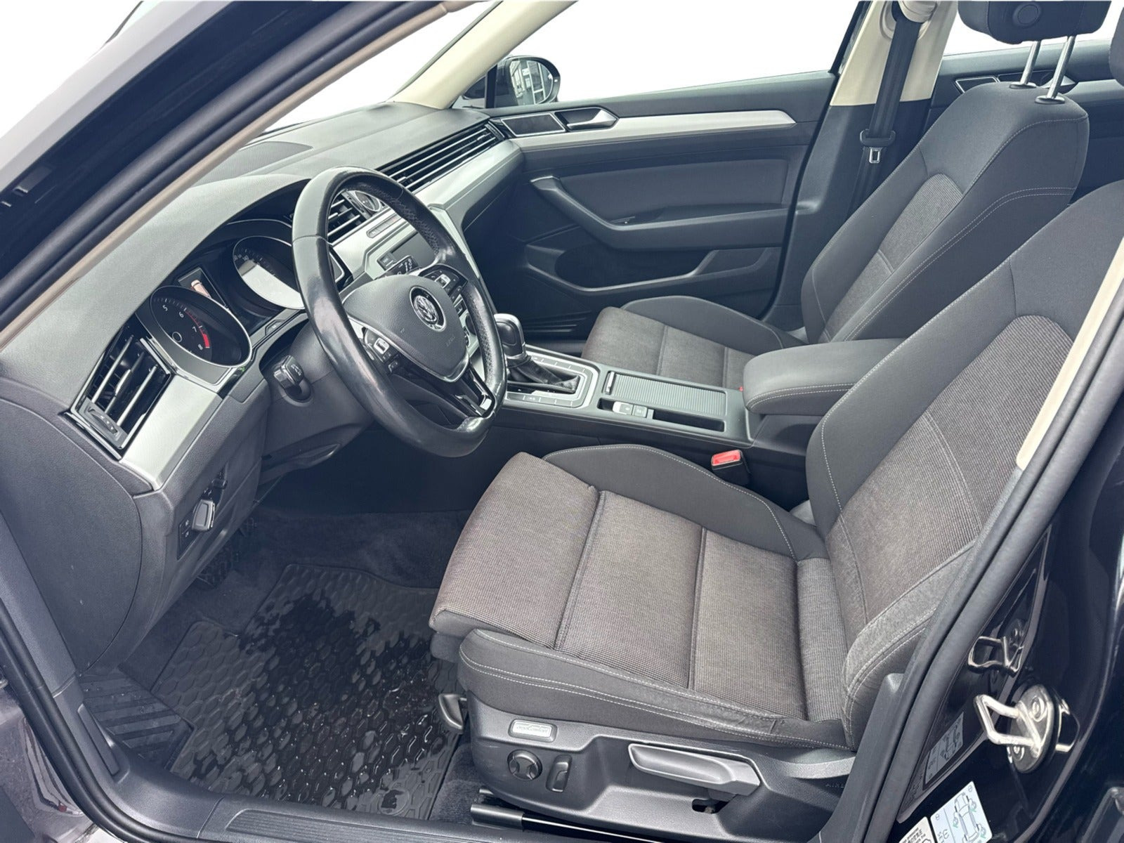 Sort VW Passat fra 2017