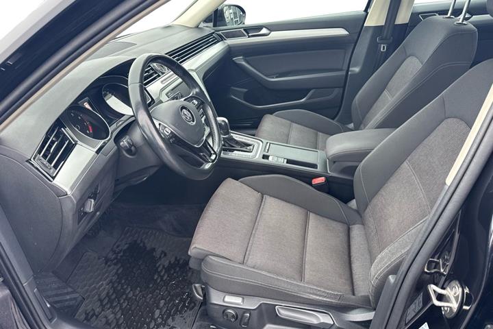 Sort VW Passat fra 2017