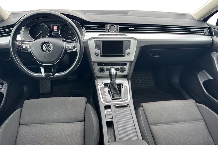 Sort VW Passat fra 2017