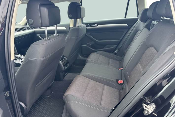 Sort VW Passat fra 2017