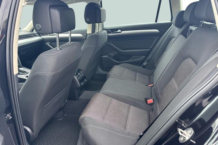 Sort VW Passat fra 2017