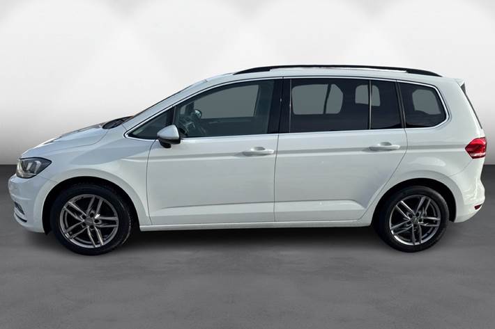 Hvid VW Touran fra 2019