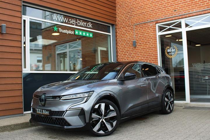 Grå Renault Megane E-Tech fra 2024 set udefra