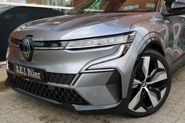 Grå Renault Megane E-Tech fra 2024