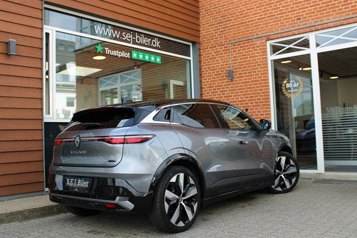 Grå Renault Megane E-Tech fra 2024