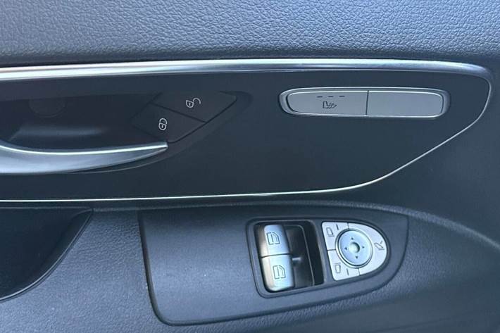 Blå Mercedes Vito 119 fra 2022
