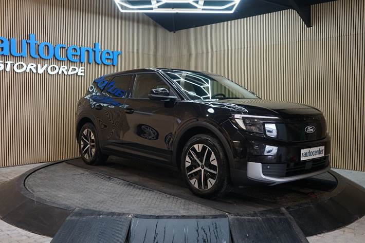 Sort Ford Explorer fra 2025 set udefra