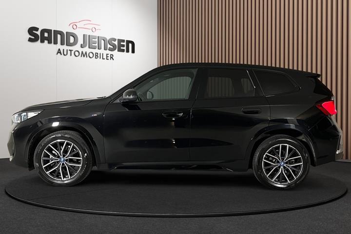 Sort BMW iX1 fra 2025