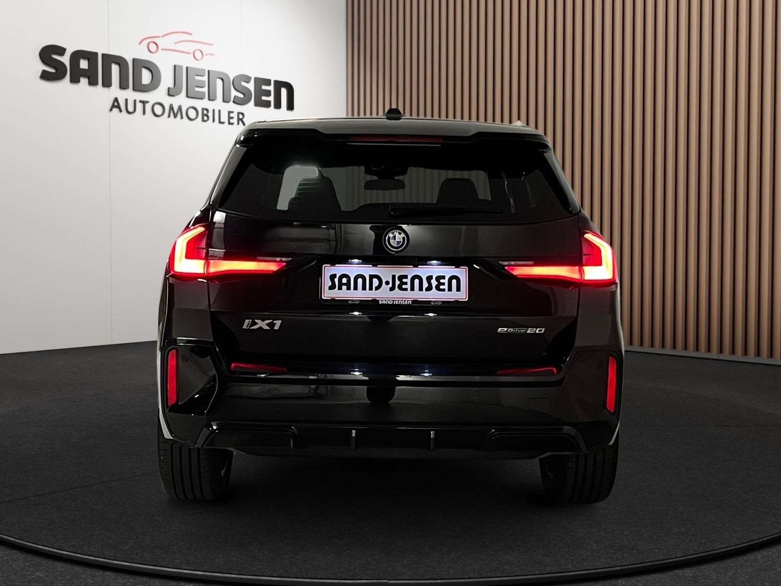 Sort BMW iX1 fra 2025