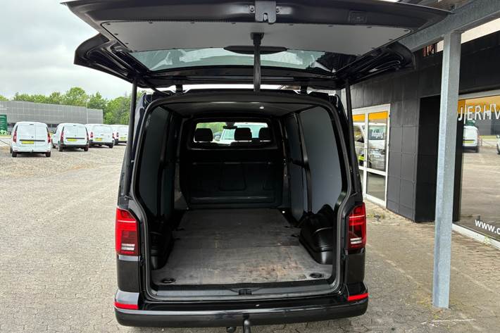 Sort VW Transporter fra 2023