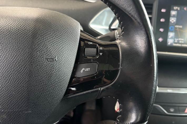 Hvid Peugeot 308 fra 2016
