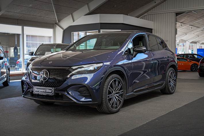 Blå Mercedes EQE350+ SUV fra 2024