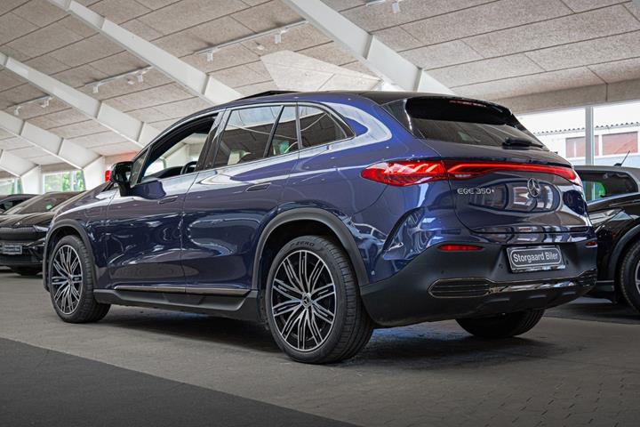 Blå Mercedes EQE350+ SUV fra 2024
