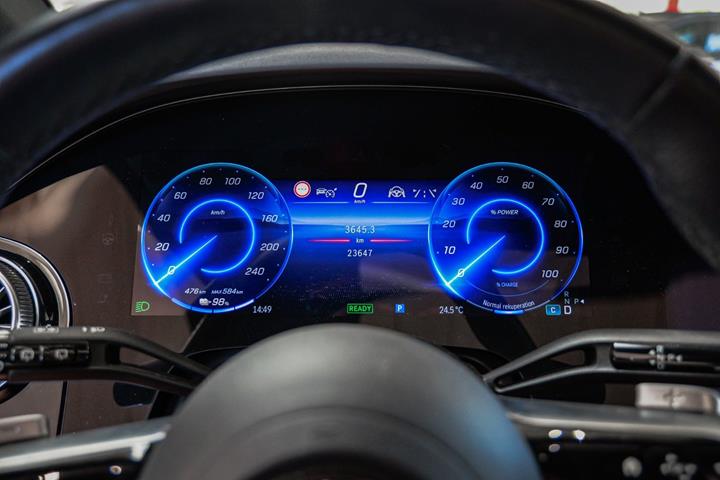 Blå Mercedes EQE350+ SUV fra 2024