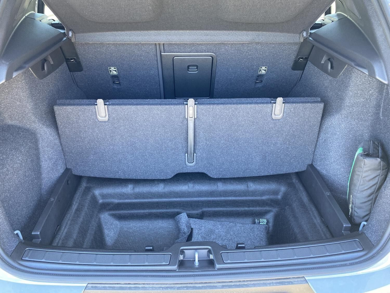 Grå Volvo EX40 fra 2025