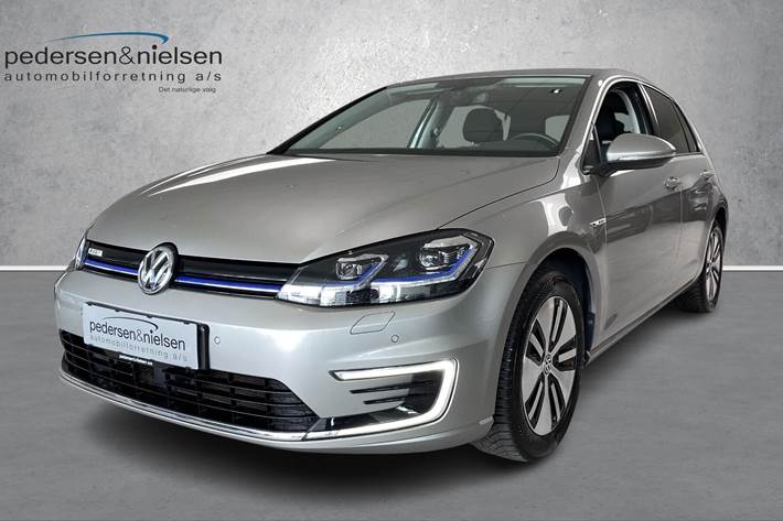 Grå VW Golf fra 2020