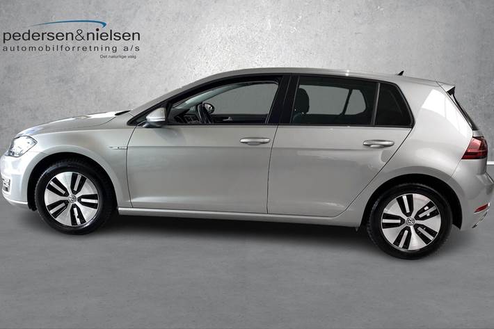 Grå VW Golf fra 2020