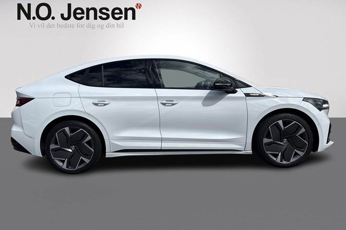 Hvid Skoda Enyaq fra 2022