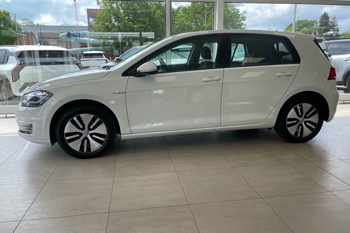 Hvid VW e-Golf fra 2021