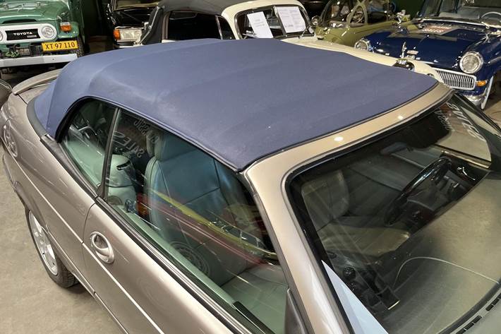 Sølv Saab 900 fra 1996