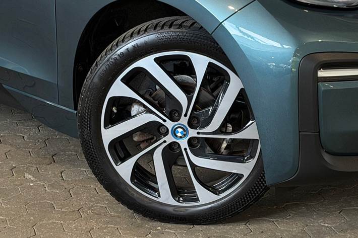 Blå BMW i3 fra 2022