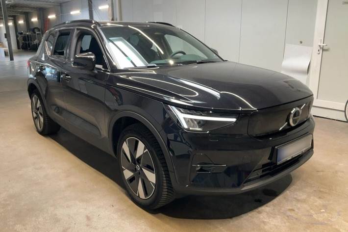 Sort Volvo XC40 fra 2024