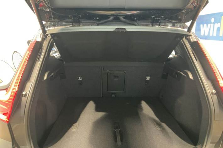 Sort Volvo XC40 fra 2024