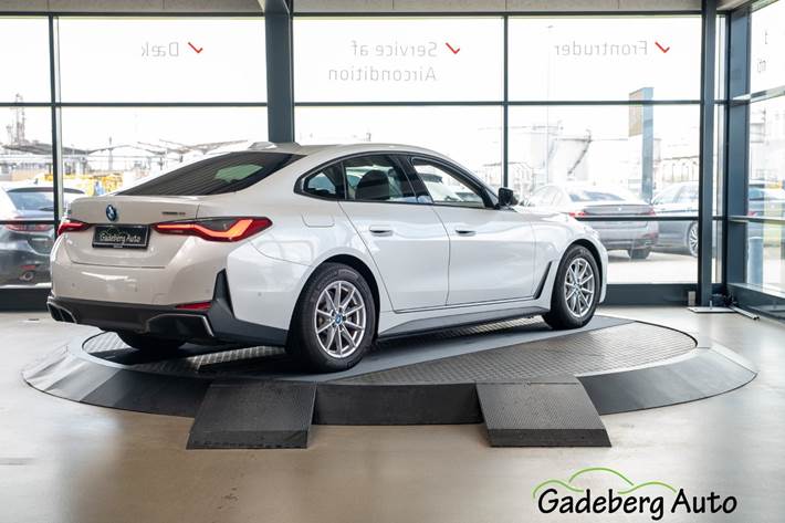 Hvid BMW i4 fra 2022