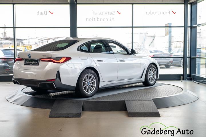 Hvid BMW i4 fra 2022