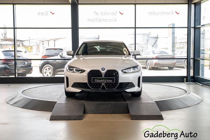 Hvid BMW i4 fra 2022