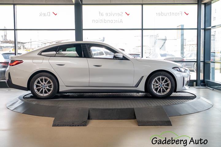 Hvid BMW i4 fra 2022