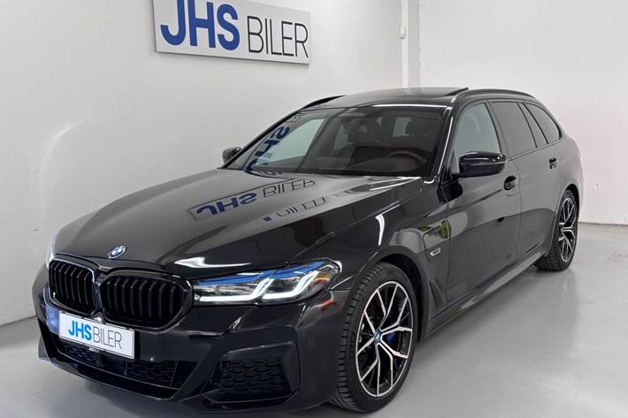 Sort BMW 530e fra 2023